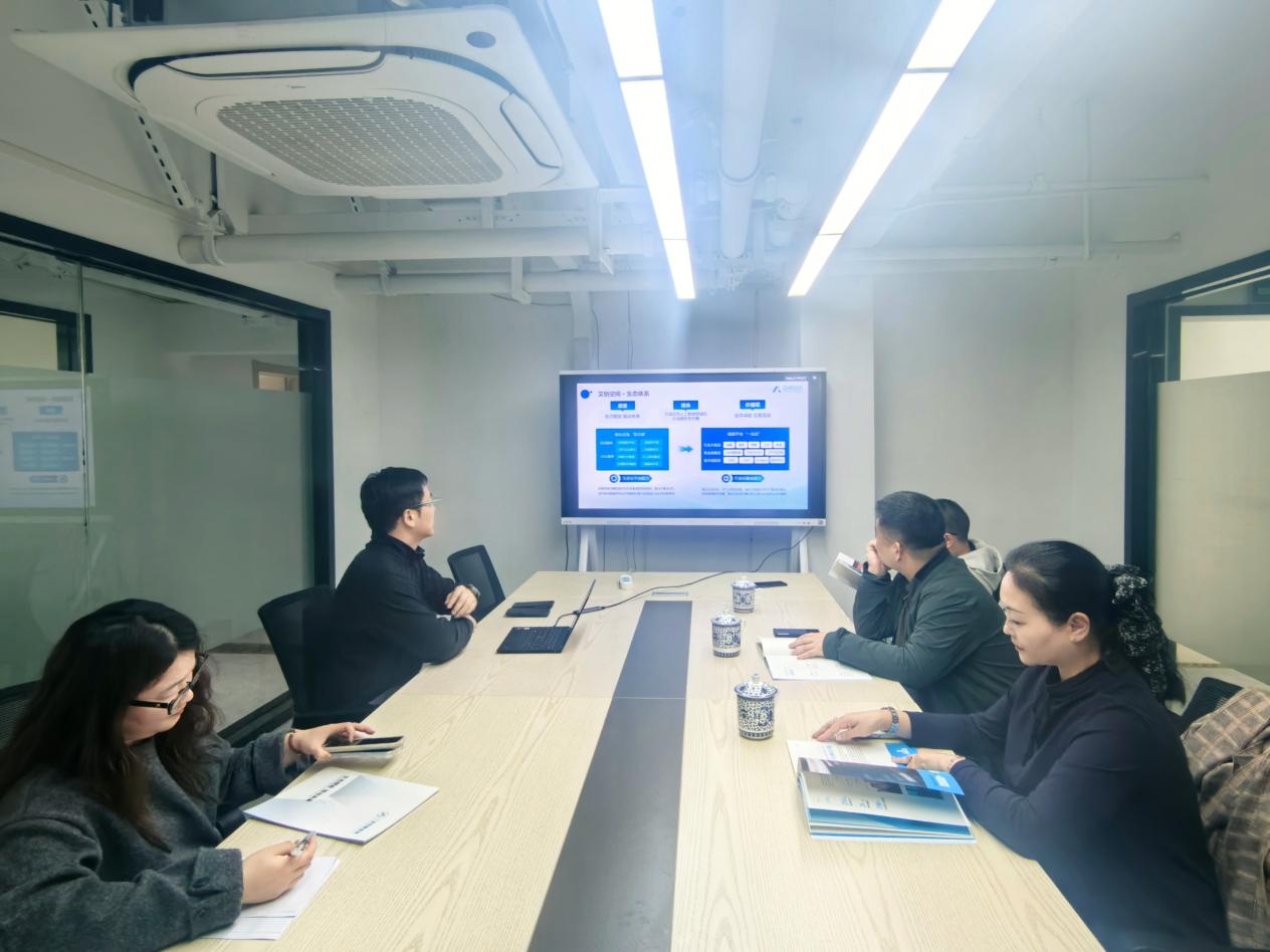 经管学院赴三艾（江苏）控股集团有限公司开展“访企拓岗”专项行动